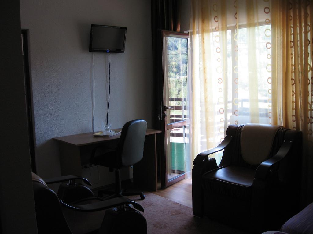 ホテル Pensiunea Pomi -Oesti Albestii Paminteni 部屋 写真