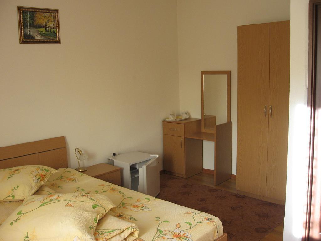 ホテル Pensiunea Pomi -Oesti Albestii Paminteni 部屋 写真